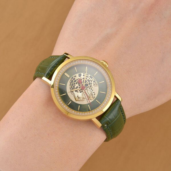 William Hunt Moissanite Uhr mit Schweizer Uhrwerk Ronda 763, grünem Echtlederarmband und goldfarbenem Panther-Zifferblatt 0.20 ct image number 3